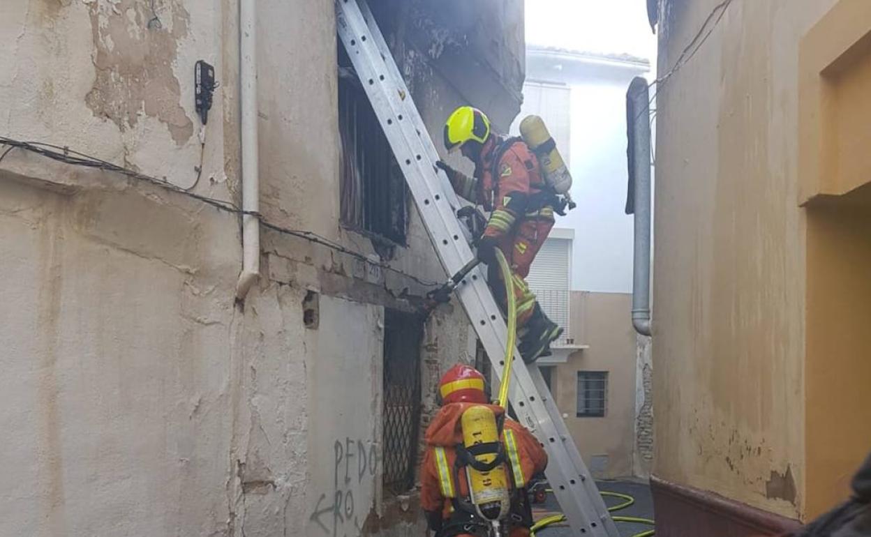 Dos hombres heridos por quemaduras e inhalación de humo en el incendio